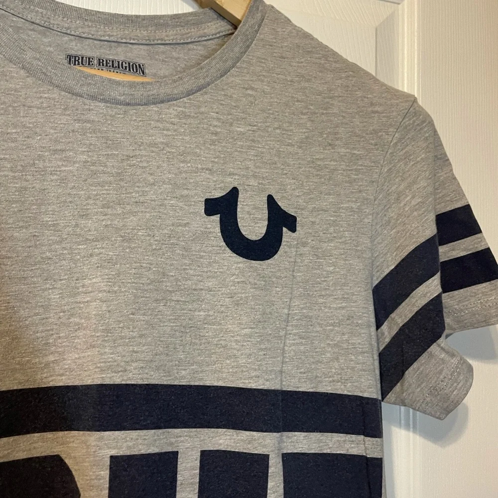 True Religion sporty horseshoe graphic tee sz S